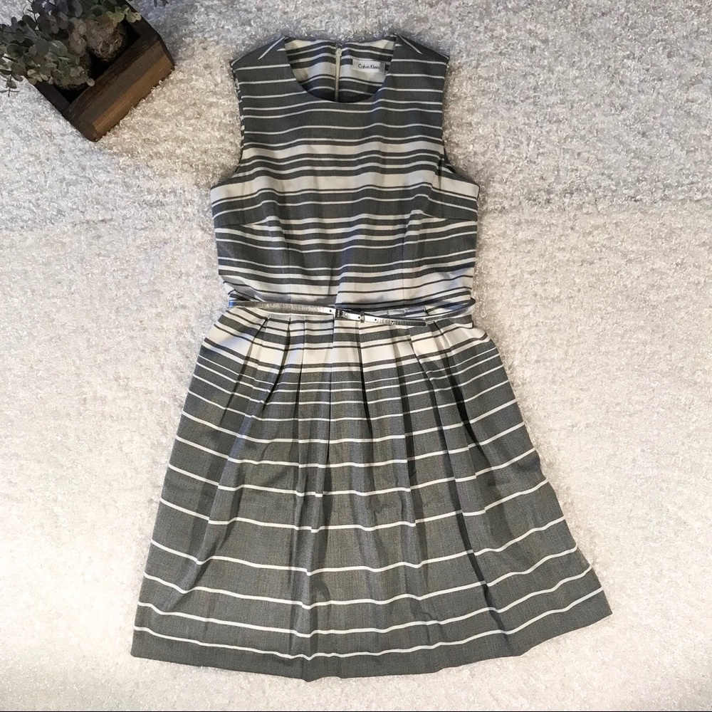 Calvin Klein Size10 Grey & White Sleeveless Dress